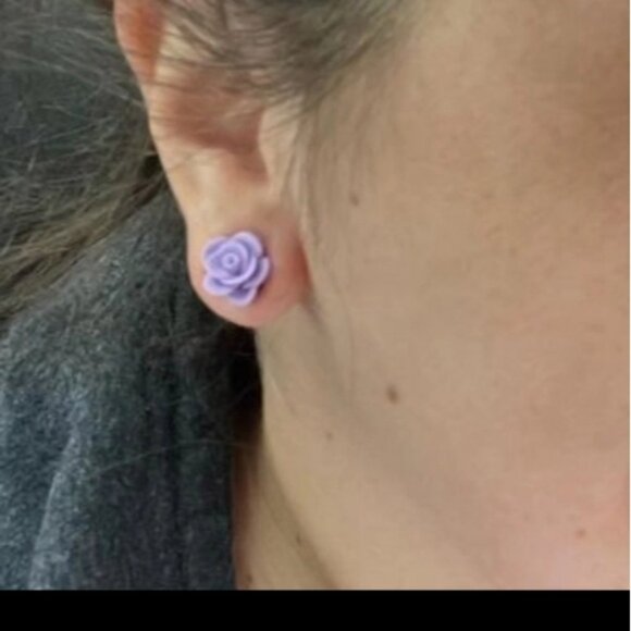 Adorable Purple Lavender Clay Mini Rose Flower Stud Earrings Floral Rose Earring - Picture 3 of 3